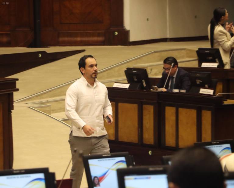 $!Fotografía del legislador Jonathan Parra, quien se encontraba en la Asamblea Nacional, en Quito, atendiendo el juicio político contra el exministro Juan Zapata el día en el que ocurrió el secuestro en Guayaquil.