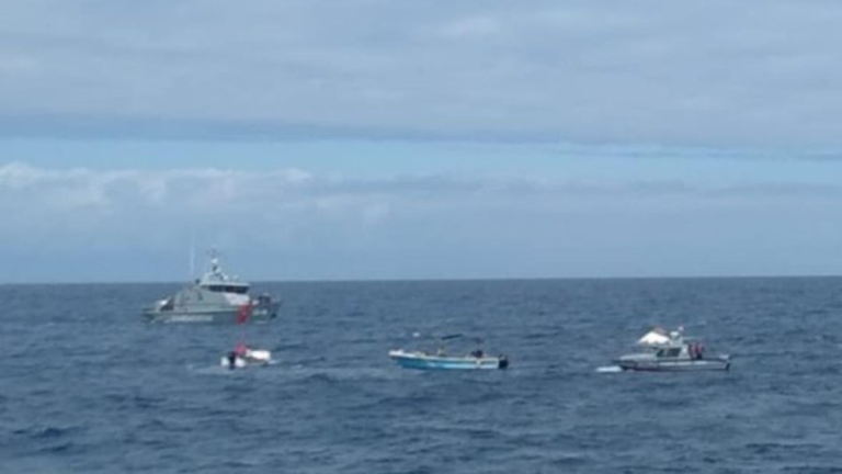 VIDEO: Rescatan a tripulantes de una embarcación que había desaparecido hace un día en Galápagos