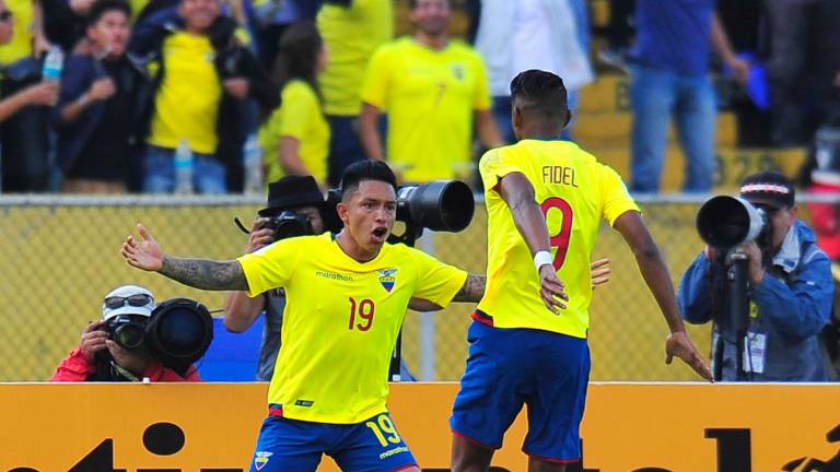 Cristian Ramírez (19) celebra el gol que le marcó a Chile en el partido de local por las Eliminatorias Sudamericanas rumbo a Rusia 2018.