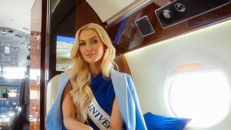 La nueva Miss Universo 2024 en su primer viaje a bordo del jet privado del certamen.