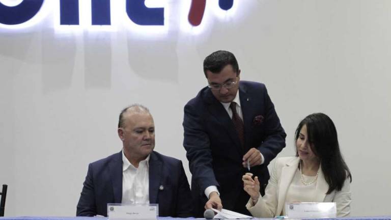 Luisa González y Diego Borja inscribieron su binomio para las elecciones de 2025