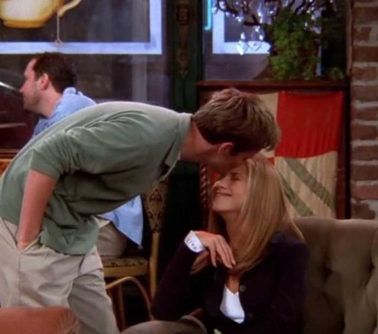 $!Jennifer Aniston compartió el set de grabación con Matthew Perry durante 10 años, tiempo que duró la serie que protagonizaron, 'Friends'.