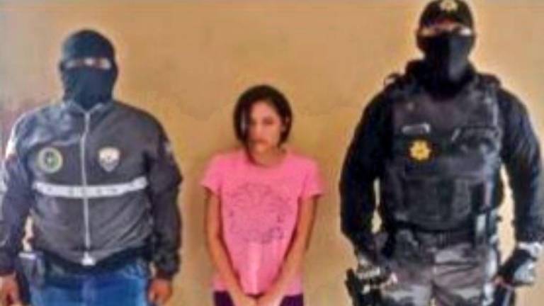 Capturan a alias 'La Flaca' en el sur de Guayaquil: almacenaba explosivos para atacar unidades policiales