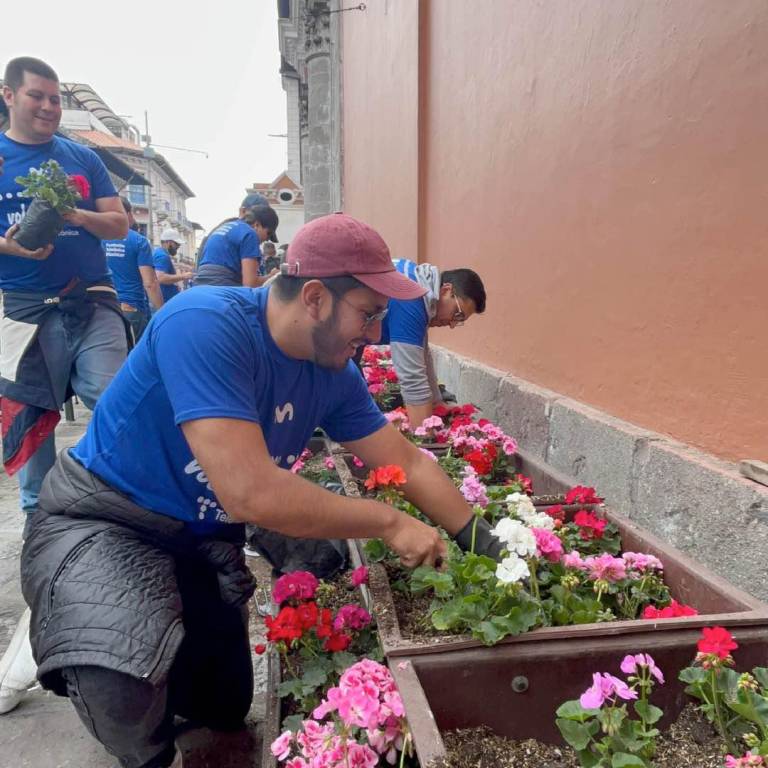 $!Voluntarios de Telefónica transforman el Barrio San Marcos de Quito