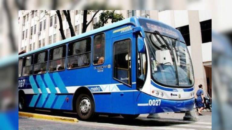 Aquiles Alvarez anuncia que subirá el precio de la Metrovía y transporte ejecutivo