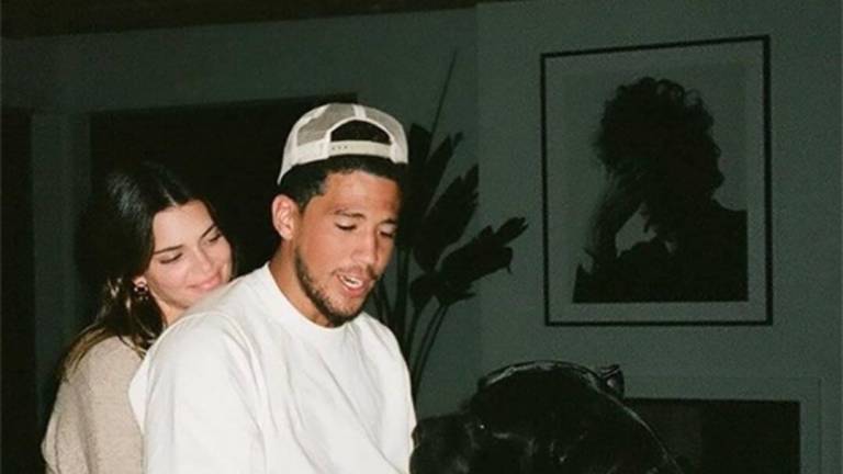 Kendall Jenner usa la medalla olímpica de su novio Devin Booker