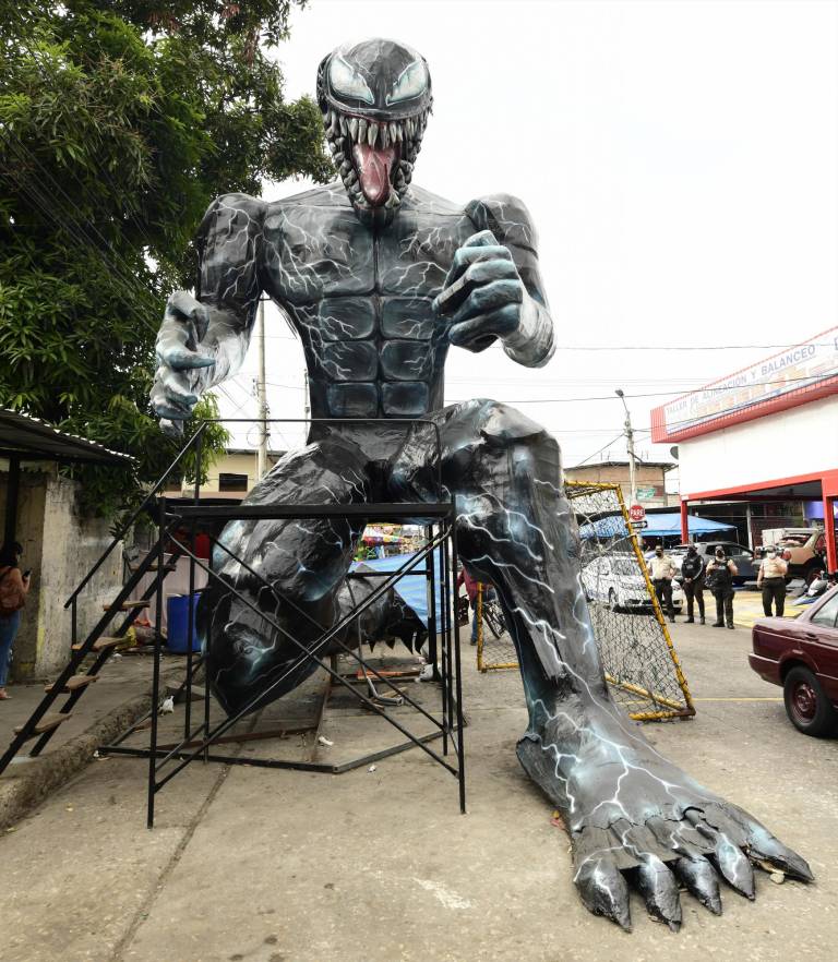 $!Desde el Juego del Calamar hasta Efraín Ruales, entre los Monigotes Gigantes de Guayaquil