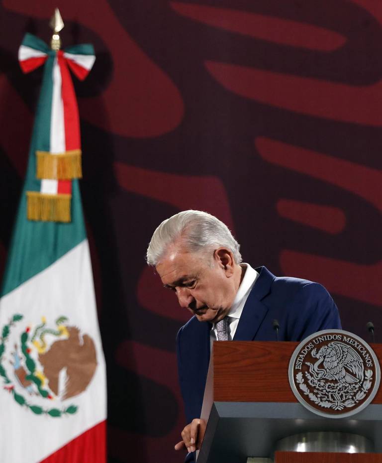 $!El presidente de México, Andrés Manuel López Obrador, participa en su rueda de prensa matutina, este martes en el Palacio Nacional, en Ciudad de México.