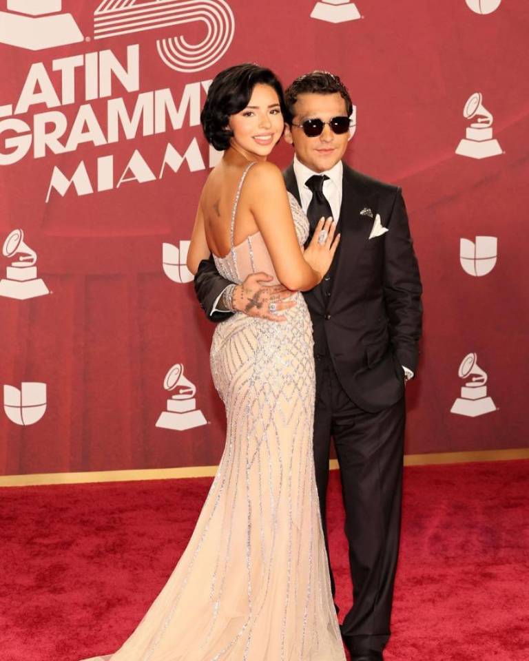 $!Ángela Aguilar y su esposo, Christian Nodal en la alfombra roja de los Latin Grammy 2024.