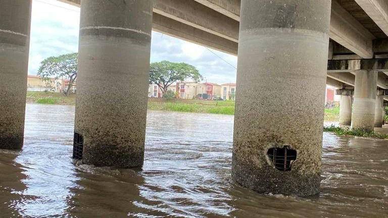 Cynthia Viteri alerta graves afectaciones en puente que conecta Guayaquil con Daule, a la altura de Pascuales