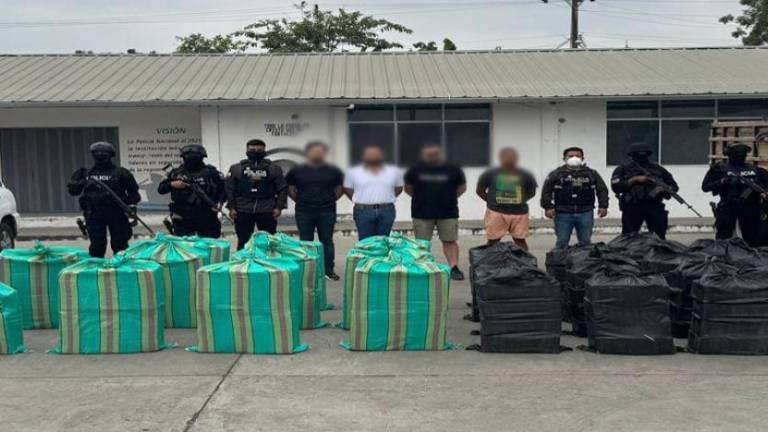 Incautan más de una tonelada de droga en una casa en Portoviejo; tres extranjeros fueron detenidos