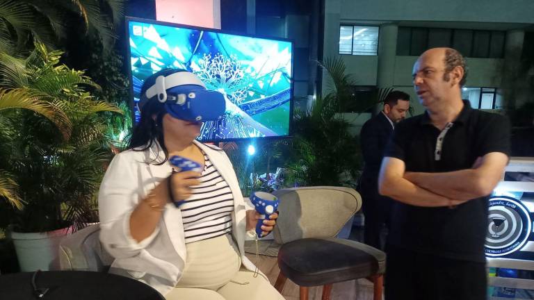 Algunos de los presentes en el Suntech vivieron la experiencia de la realidad virtual.