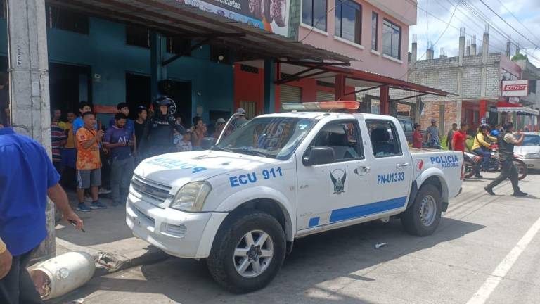 VIDEO registra ataque contra policías que se movilizan en un patrullero en La Troncal