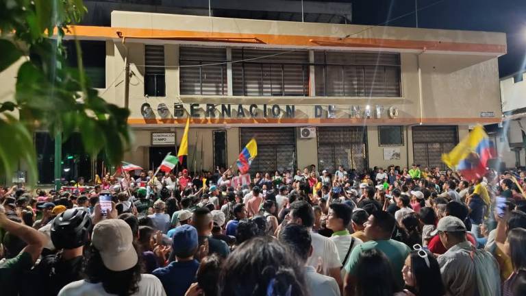 Manifestantes se toman la Gobernación de Napo para protestar contra construcción de cárcel en la Amazonía