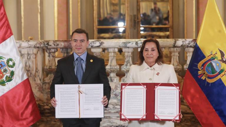 Daniel Noboa firma acuerdo con la presidenta de Perú para luchar contra el crimen transnacional e impulsar el empleo