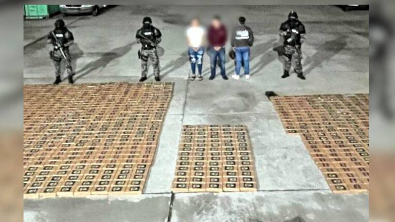 Hallan 1.088 paquetes de cocaína en una urbanización de Daule: dos personas quedaron detenidas