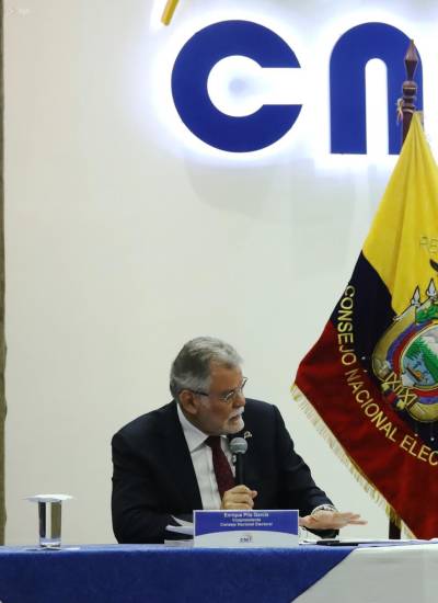 El vicepresidente Enrique Pita y la presidenta Diana Atamaint durante la sesión realizada en el auditorio Matilde Hidalgo. Fotos: César Muñoz/API