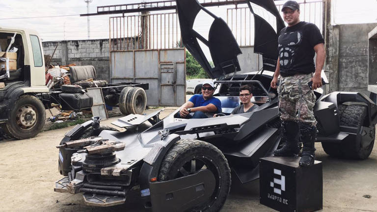 Empresa ecuatoriana hace realidad el coche de Batman en Dubái