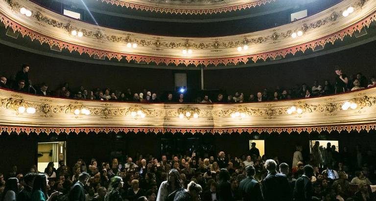 Un festival de cine hipnotiza a espectadores antes de proyectar películas