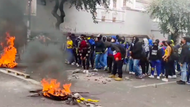 Estudiantes del colegio Mejía en Quito protagonizaron fuerte protesta